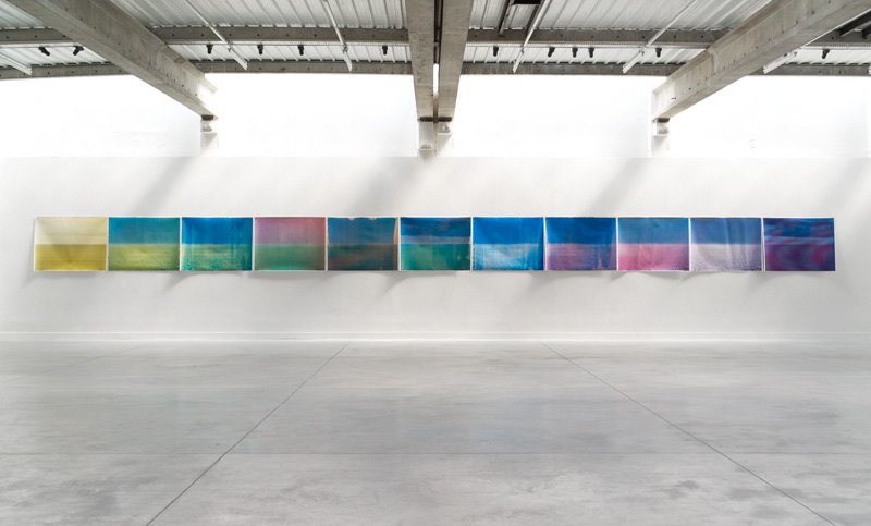 <p><i>Horizon</i></p>